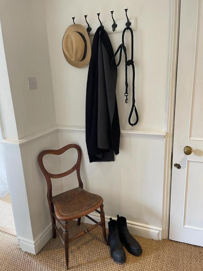 Ashcroft Hall - Converted Chapel In Apartment Cirencester